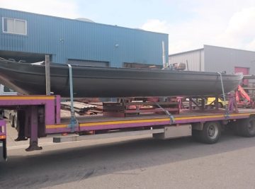 Hier is de ALK met trailer transport aan het uitvoeren Kraanverhuur Woerden